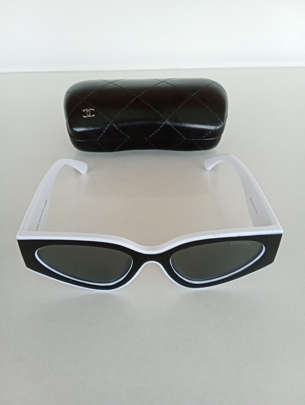 Chanel CC Black White Cateye Sunglasses - Picture 2 of 5